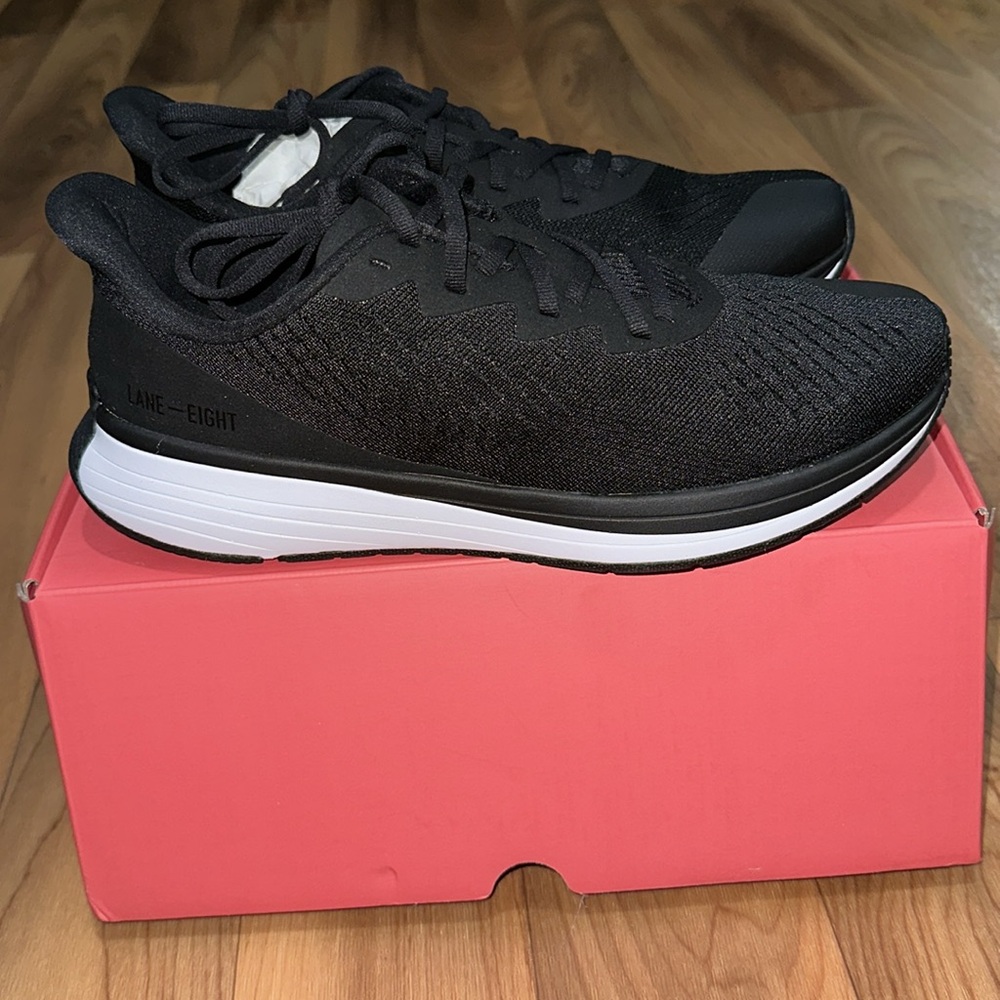 Lane-Eight Unisex Relay Trainer Breeze Size 8